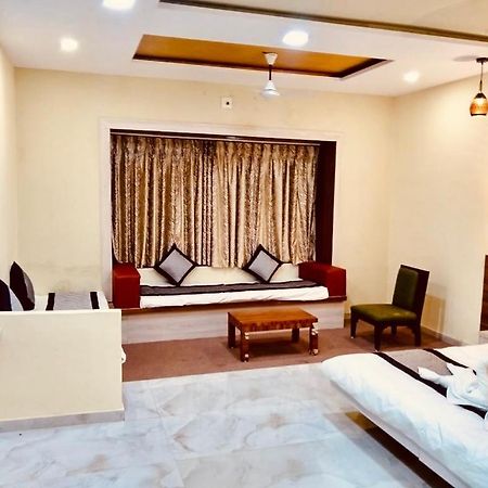 Royal Club & Resort Ahmedabad Exterior foto