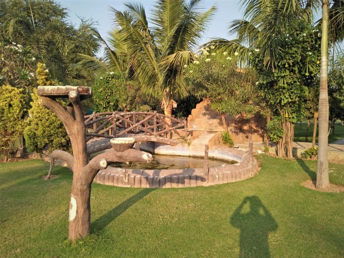 Royal Club & Resort Ahmedabad Exterior foto